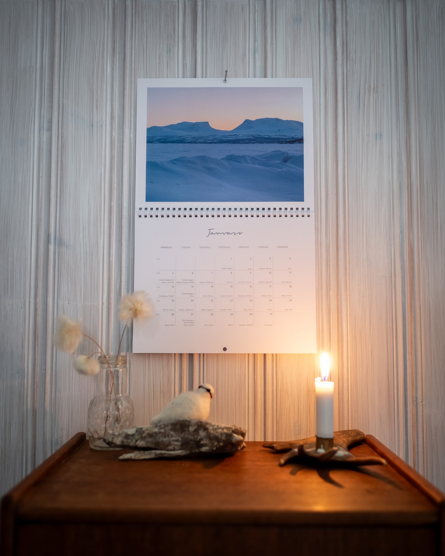 Kalender 2026 januari bild över Tjuonavagge Lapporten och Torneträsk. Fotograf Linnea Lundkvist.