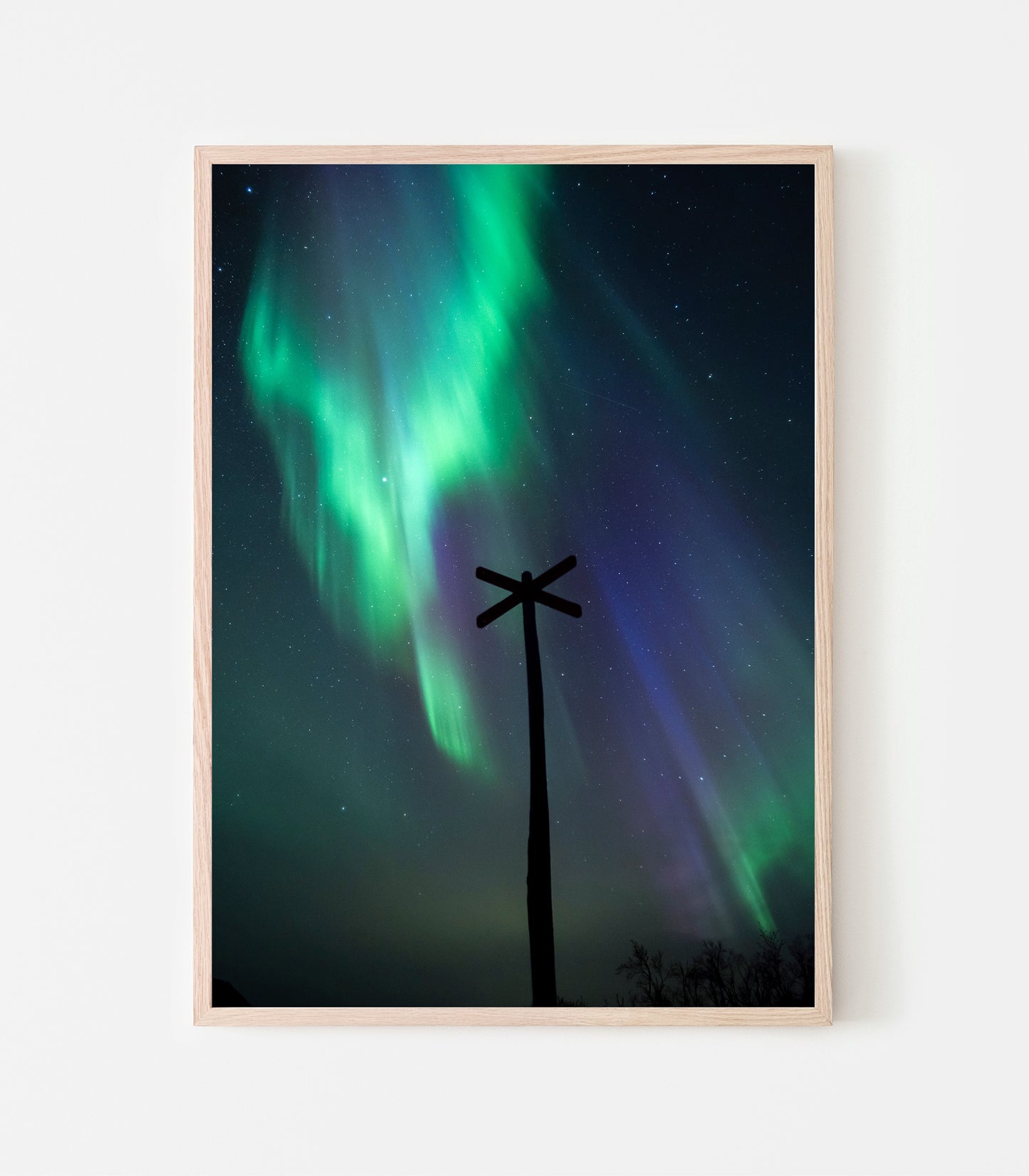 Ledkryss och norrsken. Fotograferat vid Låktatjåkka september 2023. Art print av Linnea Lundkvist.