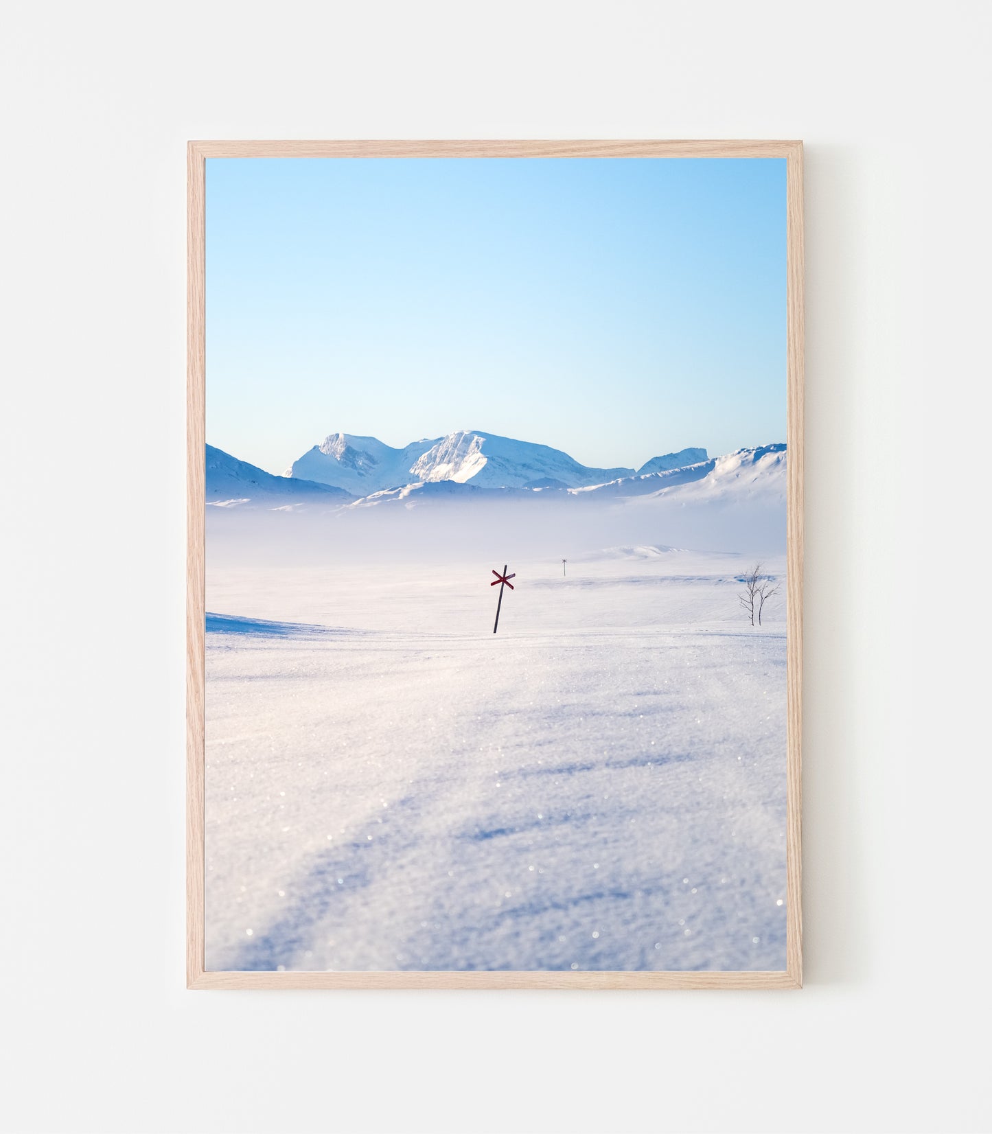 Ledkryss mot Riksgränsen. Skoterled över sjön. Art print av Linnea Lundkvist.