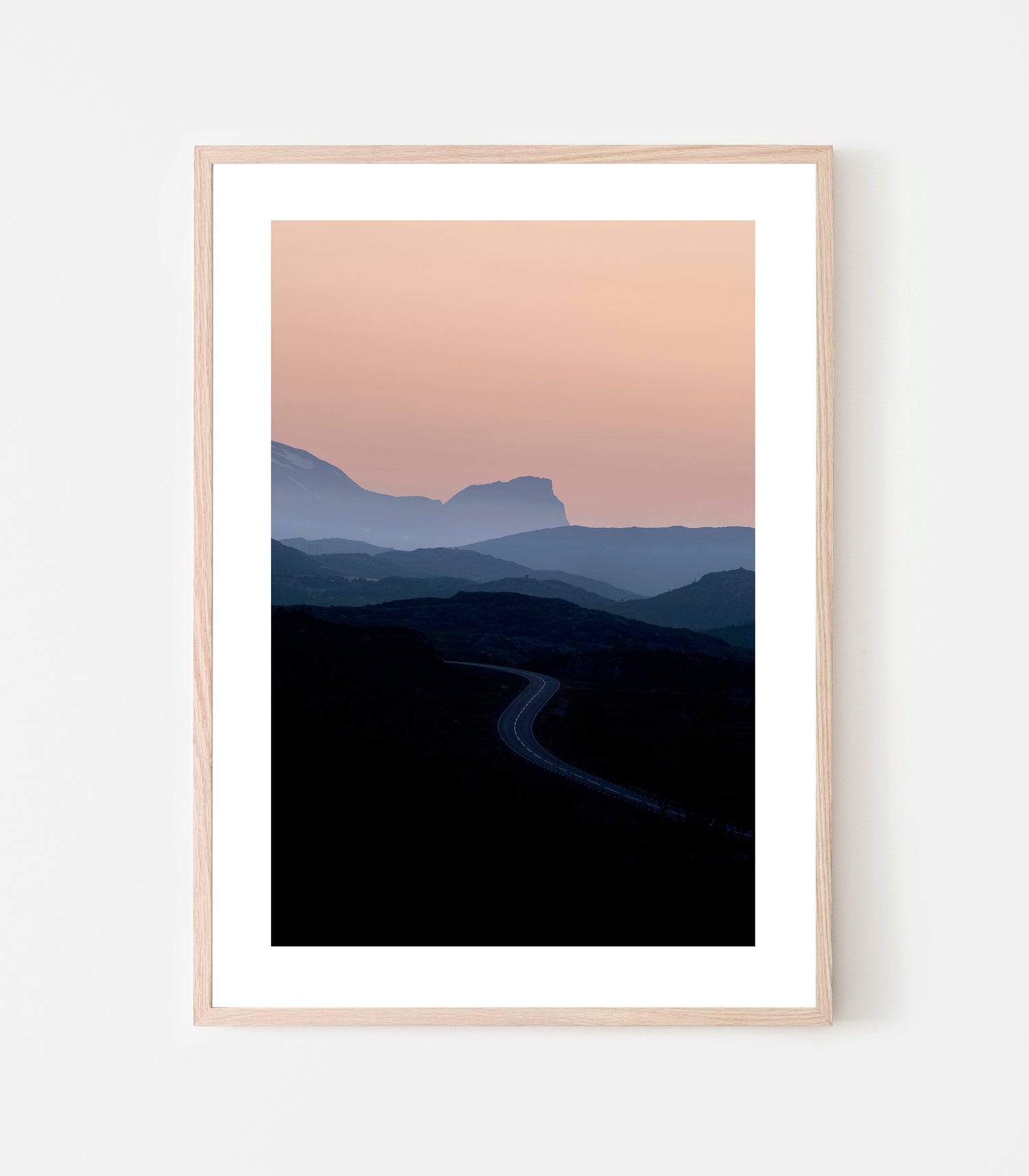 E10 norr, vägen som slingar sig mot Riksgränsen och Norge är nog Sveriges vackraste väg om du frågar mig. Art print av Linnea Lundkvist.
