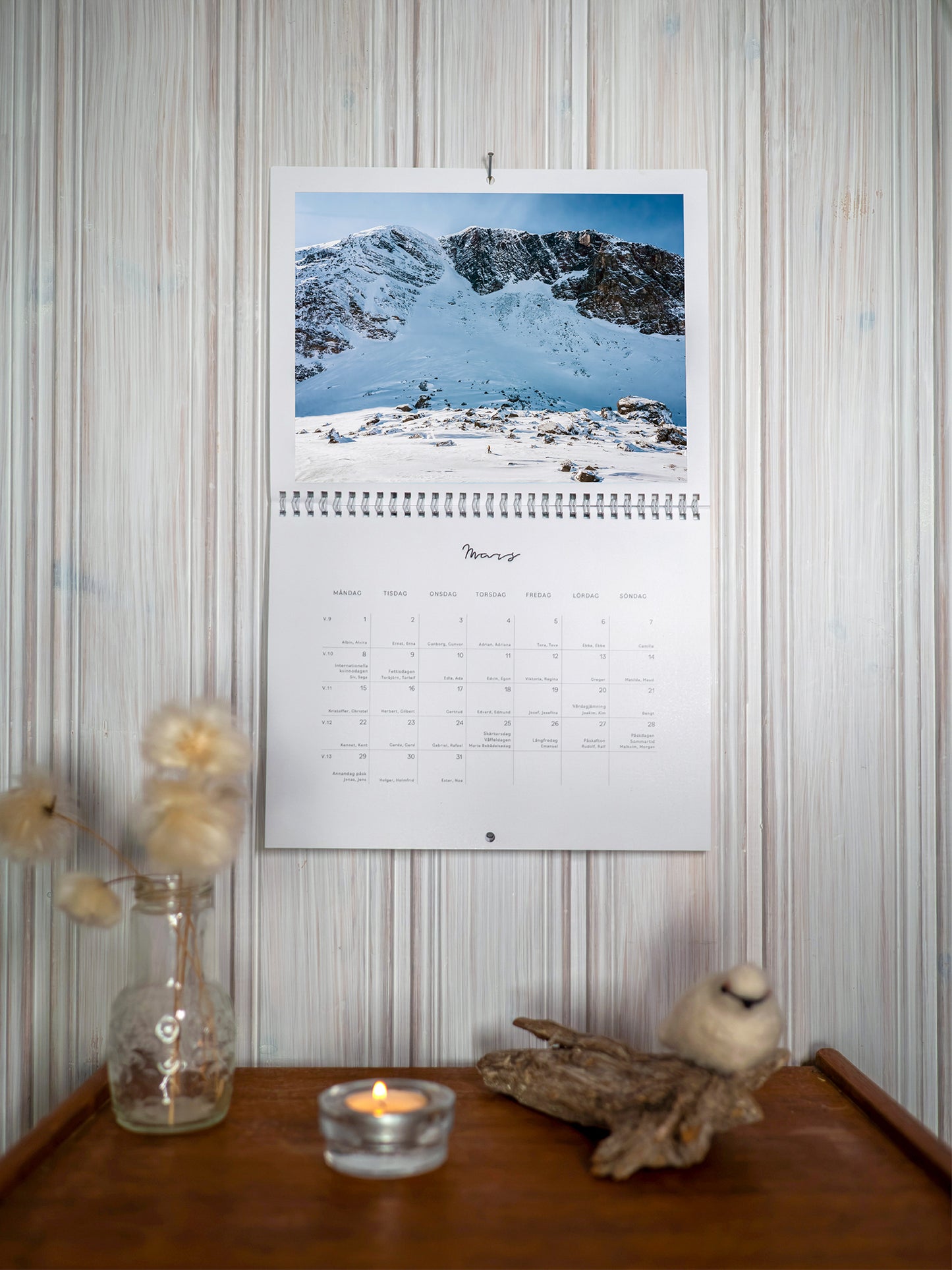 Kalender 2027 mars mockup fotograf Linnea Lundkvist