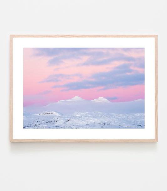 Januarihimmel Nævertind. Art print av Linnea Lundkvist.